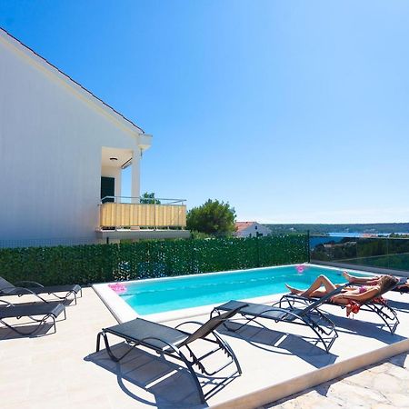 Apartment Jerry With Private Pool Milna  Buitenkant foto