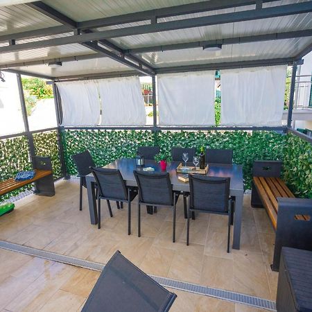 Apartment Jerry With Private Pool Milna  Buitenkant foto