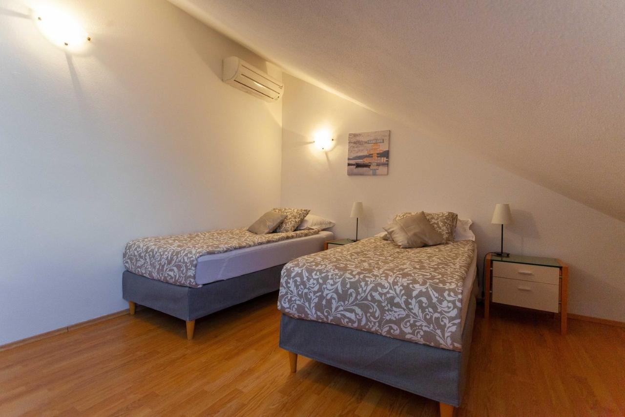 Apartment Jerry With Private Pool Milna  Buitenkant foto
