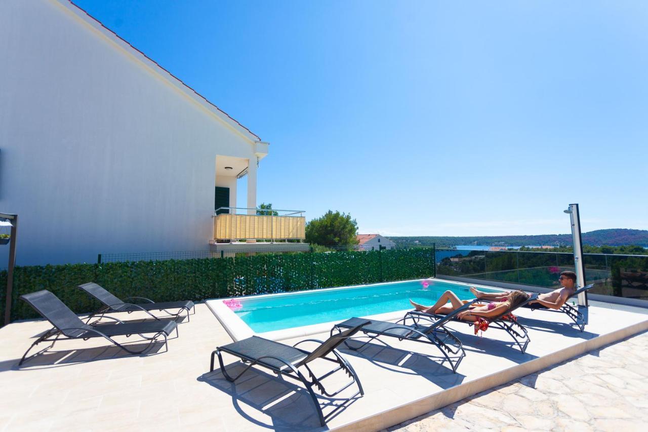 Apartment Jerry With Private Pool Milna  Buitenkant foto