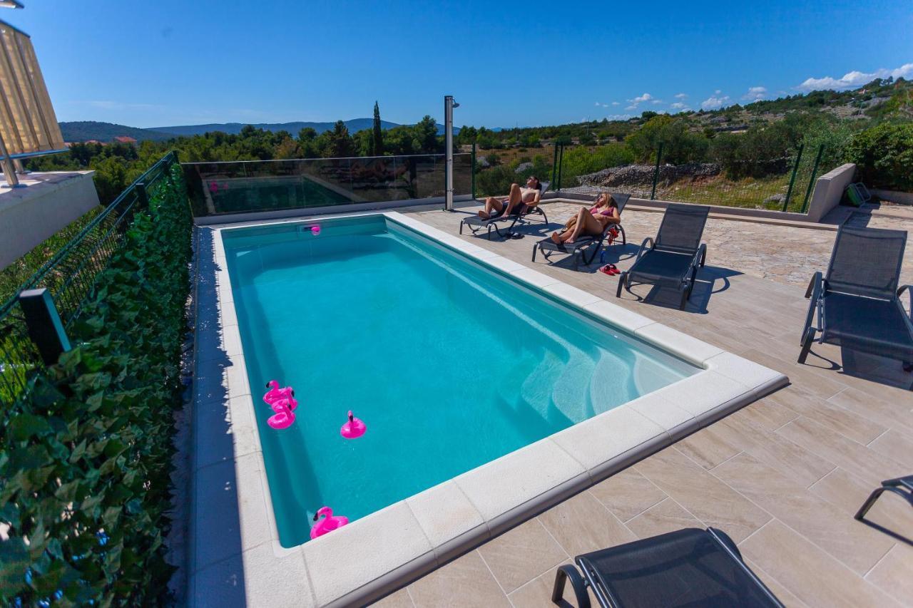 Apartment Jerry With Private Pool Milna  Buitenkant foto