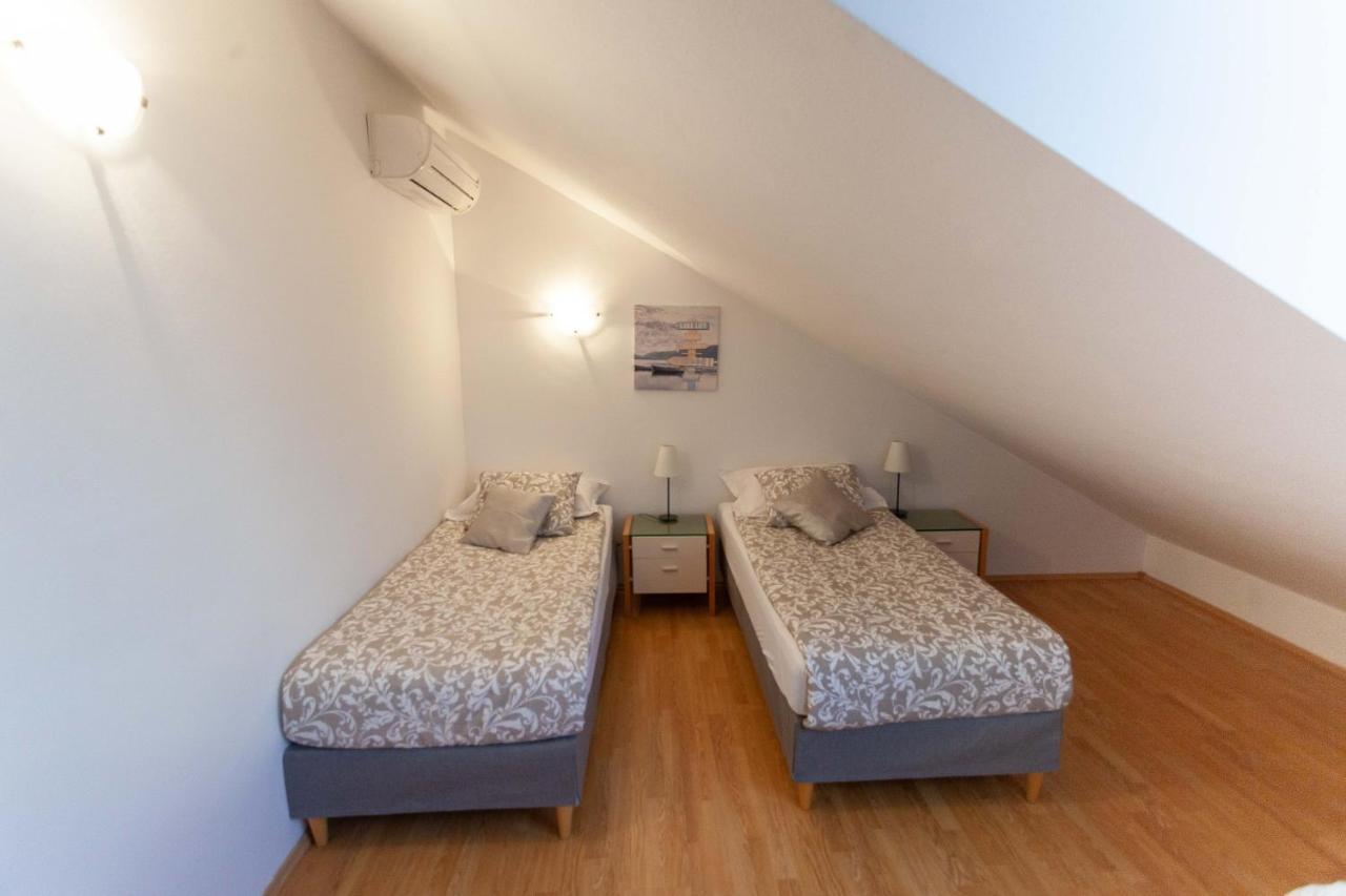 Apartment Jerry With Private Pool Milna  Buitenkant foto
