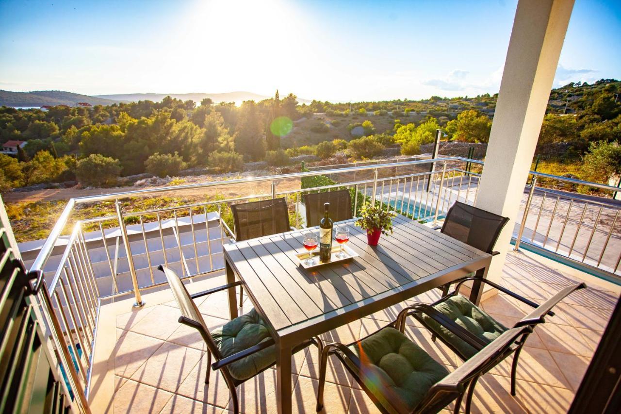 Apartment Jerry With Private Pool Milna  Buitenkant foto