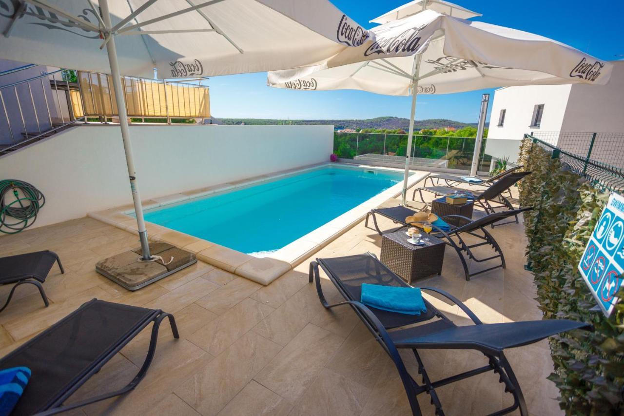 Apartment Jerry With Private Pool Milna  Buitenkant foto