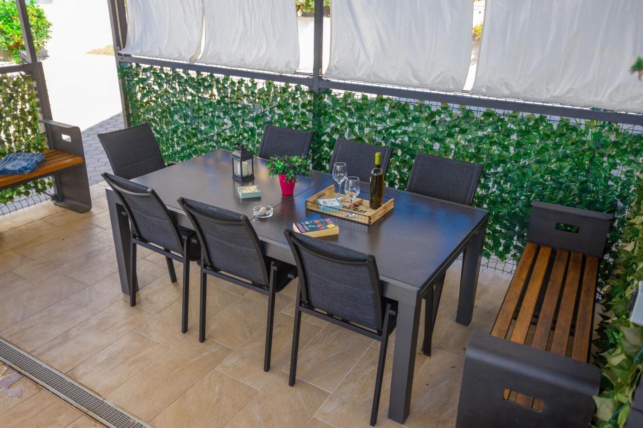 Apartment Jerry With Private Pool Milna  Buitenkant foto