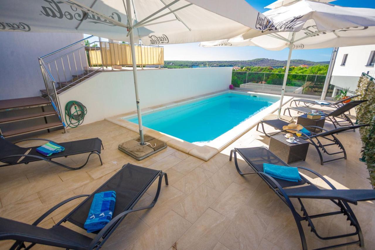 Apartment Jerry With Private Pool Milna  Buitenkant foto
