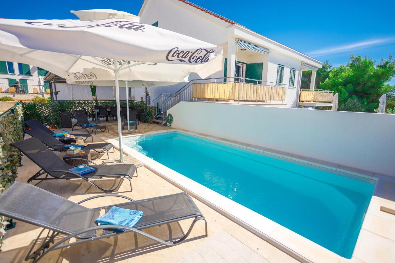 Apartment Jerry With Private Pool Milna  Buitenkant foto